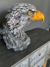 Load image into Gallery viewer, King of birds- American eagle sculpture
