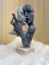 Load image into Gallery viewer, Love faces sculpture (ZHIRCEKE Abstract Silence) - Alchemy of Decor
